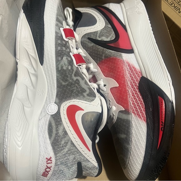 Nike Kyrie 8 “White/University Red” | Size 11.5 Mens | NEW in BOX!!! ❤️🖤 - Picture 10 of 10